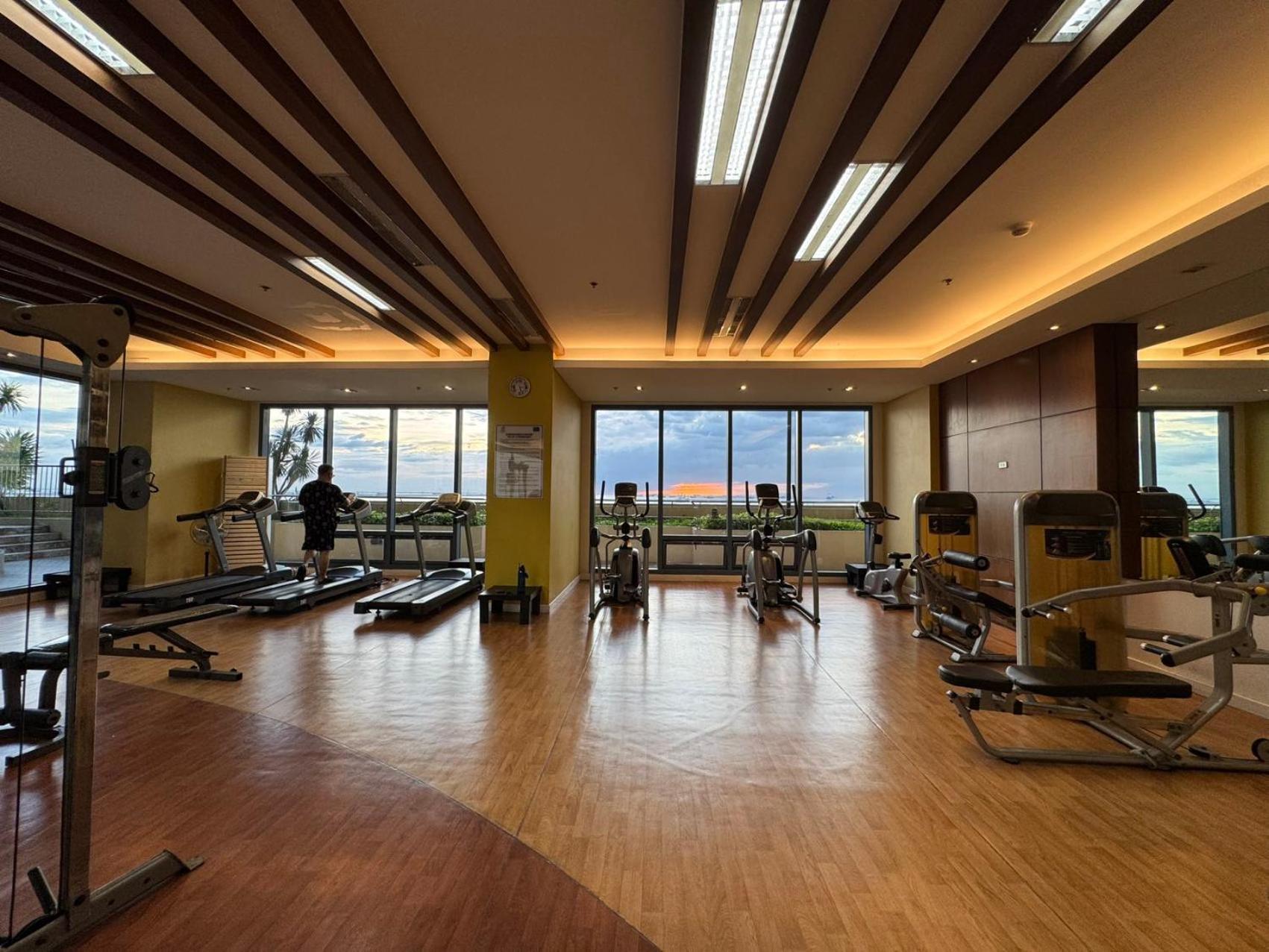 Grand Riviera Suites Manille Extérieur photo